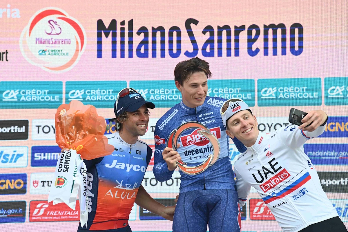 philipsen-pogacar-matthews-podio-milano-sanremo-2024